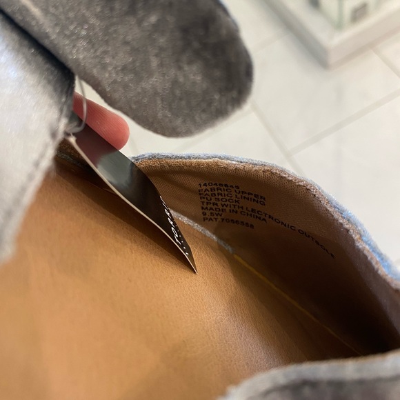 NWT Torrid Sequins and Velvet Bow Flats - Picture 4 of 4